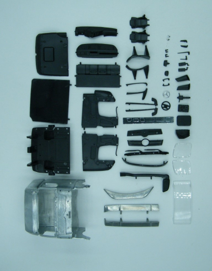 Tekno 84924 - MB MP05 Actros Giga space 6x4 tractor chassis kit - Image 3
