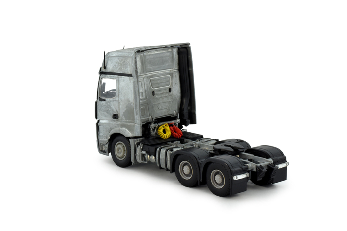 Tekno 84924 - MB MP05 Actros Giga space 6x4 tractor chassis kit - Image 6