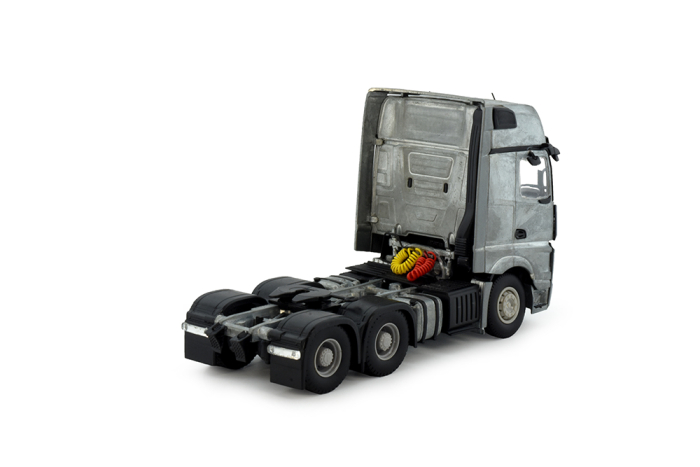 Tekno 84924 - MB MP05 Actros Giga space 6x4 tractor chassis kit - Image 5